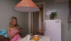Анастасия Цветаева оголила грудь и попу в сериале «Парни из стали» фото #8