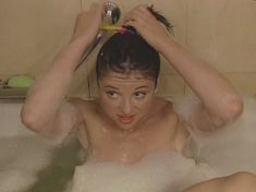 Анна Банщикова засветила сосок в сериале «По имени Барон»