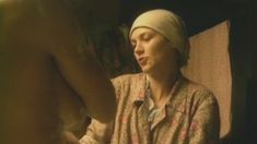 Ирина Гринева засветила сиську в сериале «Подкидной» фото #8