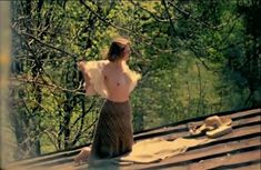 Жанна Болотова оголила грудь в фильме «Подранки» фото #2