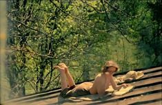 Жанна Болотова оголила грудь в фильме «Подранки» фото #5