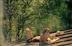 Жанна Болотова оголила грудь в фильме «Подранки» фото #6