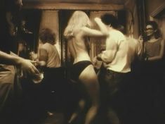 Голая грудь Татьяны Ташковой в фильме «Помилуй и прости»