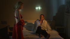 Голая грудь Марии Суровой в фильме «Последняя ночь» фото #6