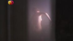 Виктория Исакова оголила грудь и попу в фильме «Посторонний» фото #4