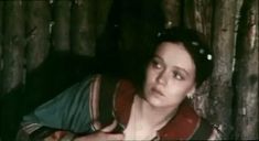 Вздёрнутый сосок Ирины Шевчук в фильме «Право на любовь» фото #2