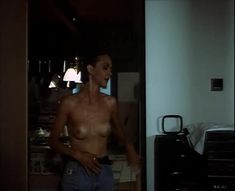 Вероника Изотова оголила грудь и попу в фильме «Приговор» фото #6