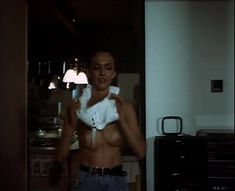 Вероника Изотова оголила грудь и попу в фильме «Приговор» фото #9