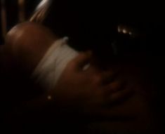 Вероника Изотова оголила грудь и попу в фильме «Приговор» фото #13