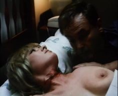 Лариса Гузеева показала голую грудь в фильме «Приговор» фото #2