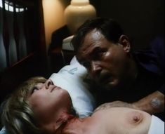 Лариса Гузеева показала голую грудь в фильме «Приговор» фото #5