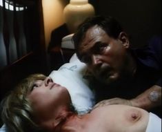 Лариса Гузеева показала голую грудь в фильме «Приговор» фото #6