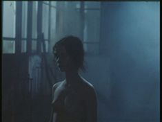 Полностью голая Елена Захарова в фильме «Приют комедиантов» фото #8