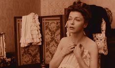 Анжелика Неволина снялась голой в фильме «Про уродов и людей» фото #2