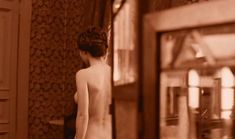 Абсолютно голая Динара Друкарова в фильме «Про уродов и людей» фото #5