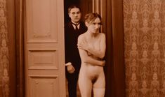 Абсолютно голая Динара Друкарова в фильме «Про уродов и людей» фото #10