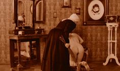 Абсолютно голая Динара Друкарова в фильме «Про уродов и людей» фото #13