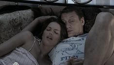 Голая попа Юлии Галкиной в сериале «Проснемся вместе?» фото #28