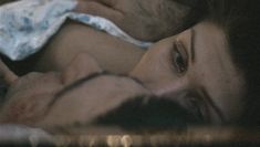 Соблазнительная Светлана Камынина засветила грудь в фильме «Простые вещи» фото #1