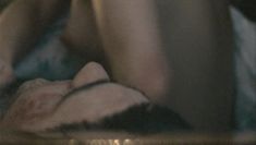 Соблазнительная Светлана Камынина засветила грудь в фильме «Простые вещи» фото #6