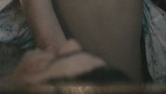 Соблазнительная Светлана Камынина засветила грудь в фильме «Простые вещи» фото #7