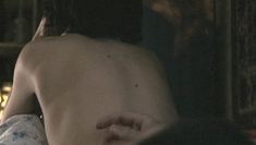 Соблазнительная Светлана Камынина засветила грудь в фильме «Простые вещи» фото #12