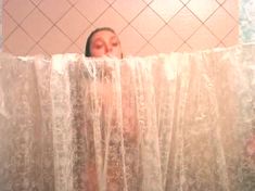 Марина Могилевская слегка оголила грудь в фильме «Репортаж» фото #3