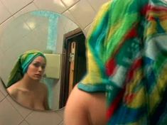 Марина Могилевская слегка оголила грудь в фильме «Репортаж» фото #4