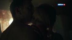 Виктория Исакова засветила грудь в сериале «Родина» фото #2