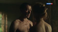 Виктория Исакова засветила грудь в сериале «Родина» фото #3