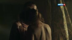 Виктория Исакова засветила грудь в сериале «Родина» фото #4