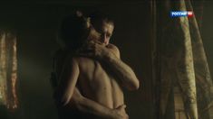 Виктория Исакова засветила грудь в сериале «Родина» фото #6