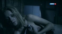 Виктория Исакова засветила грудь в сериале «Родина» фото #15