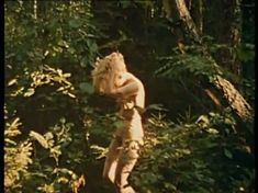 Абсолютно голая Наталья Суркова в фильме «Родник» фото #4