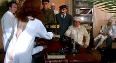 Голая попа Амалии Мордвиновой в фильме «Роковые яйца» фото #8