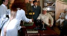 Голая попа Амалии Мордвиновой в фильме «Роковые яйца» фото #9