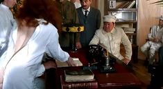 Голая попа Амалии Мордвиновой в фильме «Роковые яйца» фото #10