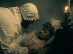 Наталья Лапина засветила голую грудь в фильме «Руанская дева по прозвищу Пышка» фото #2