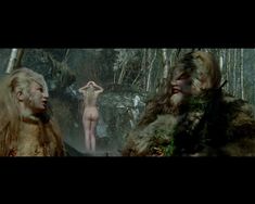 Аккуратная голая попка Екатерины Вилковой в фильме «Самка» фото #5