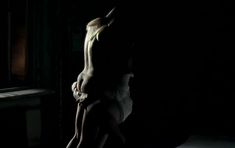 Голая попа Марии Мироновой в фильме «Свадьба» фото #3