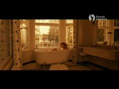 Голая попа Лянки Грыу в фильме «Светлая сторона Луны» фото #4