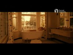 Голая попа Лянки Грыу в фильме «Светлая сторона Луны» фото #5