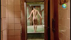 Голая попа Алёны Бабенко в фильме «Серебряная свадьба» фото #3