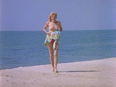 Голые сиськи Александры Захаровой в фильме «Серые волки»