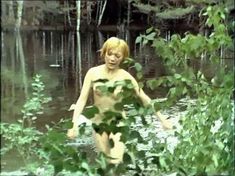 Елена Коренева оголила грудь и попу в фильме «Сибириада» фото #1