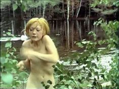 Елена Коренева оголила грудь и попу в фильме «Сибириада» фото #3