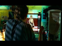Шикарная Анны Старшенбаум оголила грудь и попу в фильме «Скажи Лео» фото #4