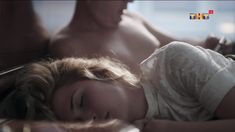 Голые сиськи Анастасии Меськовой в сериале «Сладкая жизнь» фото #29