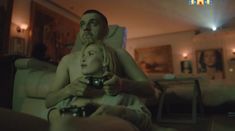 Голые сиськи Анастасии Меськовой в сериале «Сладкая жизнь» фото #43
