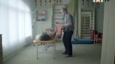 Красивая Мария Шумакова оголила грудь и попу в сериале «Сладкая жизнь» фото #36